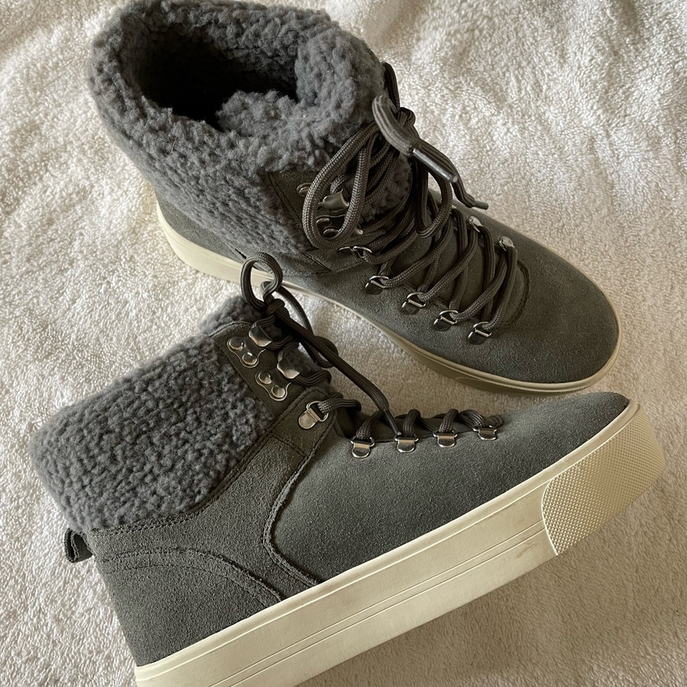 NWOT Marc FisherGray suede size 8 shoes